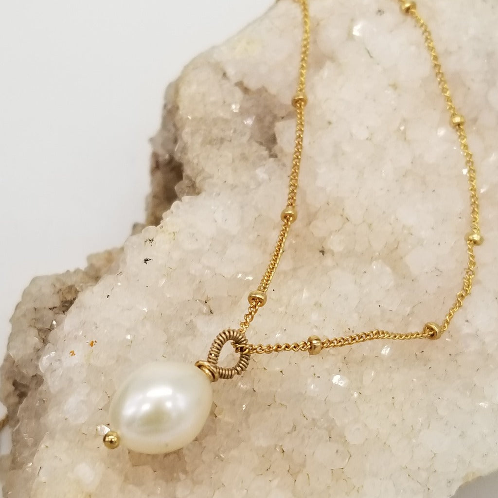 Single Fresh Water Pearl hanging from a 14K Gold fill Chain, great minimalist necklace