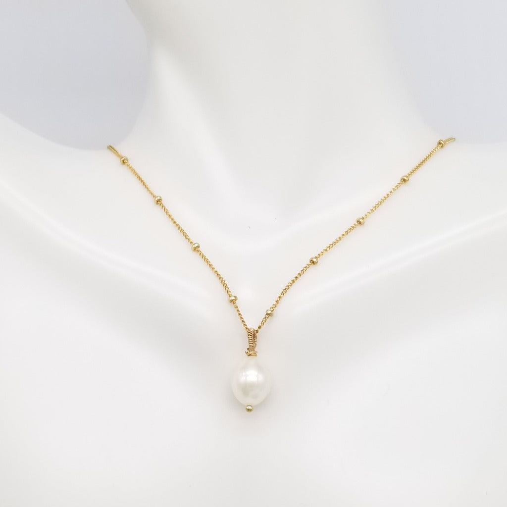 Single Fresh Water Pearl hanging from a 14K Gold fill Chain, great minimalist necklace